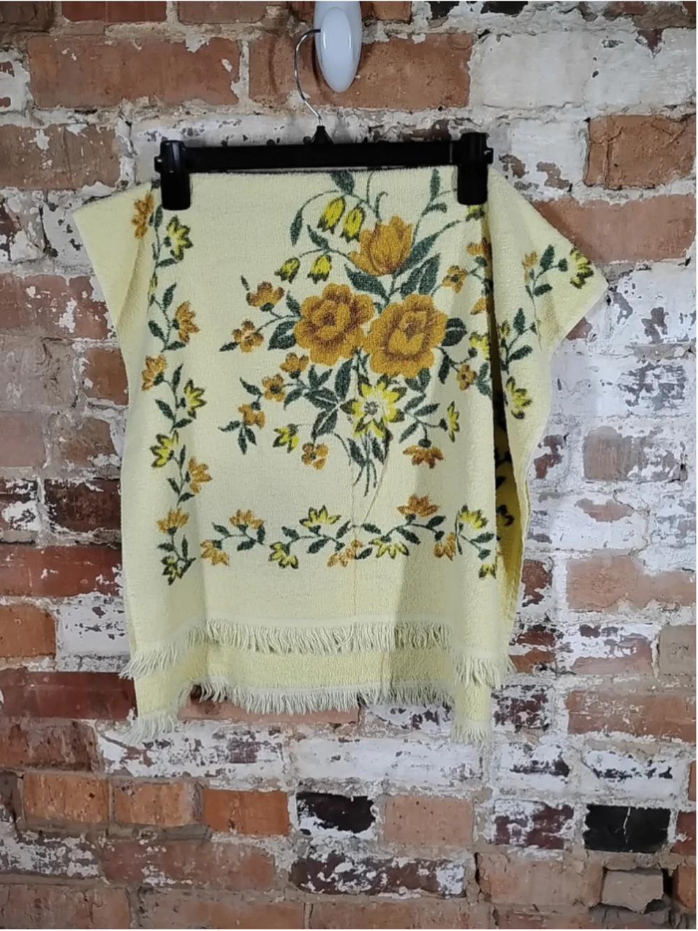 Vintage Dundee All Cotton Yellow Gold Bath Towel Fringe Flower
